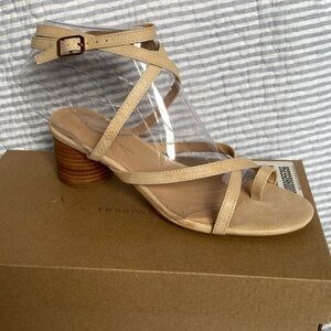 NWT Anthropologie Strappy sandals cream SZ 8 Wide